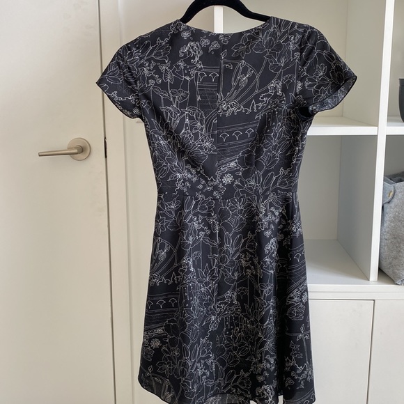 Aritzia Nazaire Dress - Picture 2 of 4